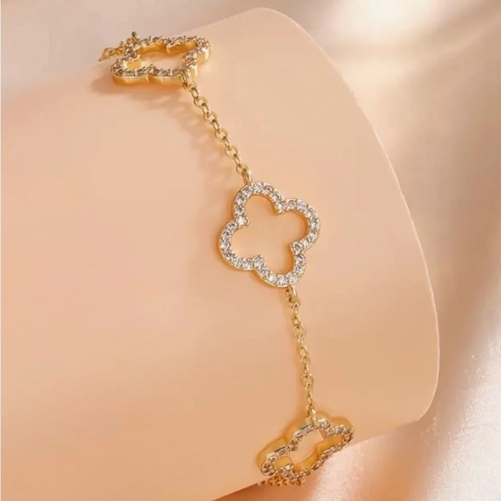 Elegant Gold and Silver Flower Bracelet new in a box gold plated - Picture 2 of 15